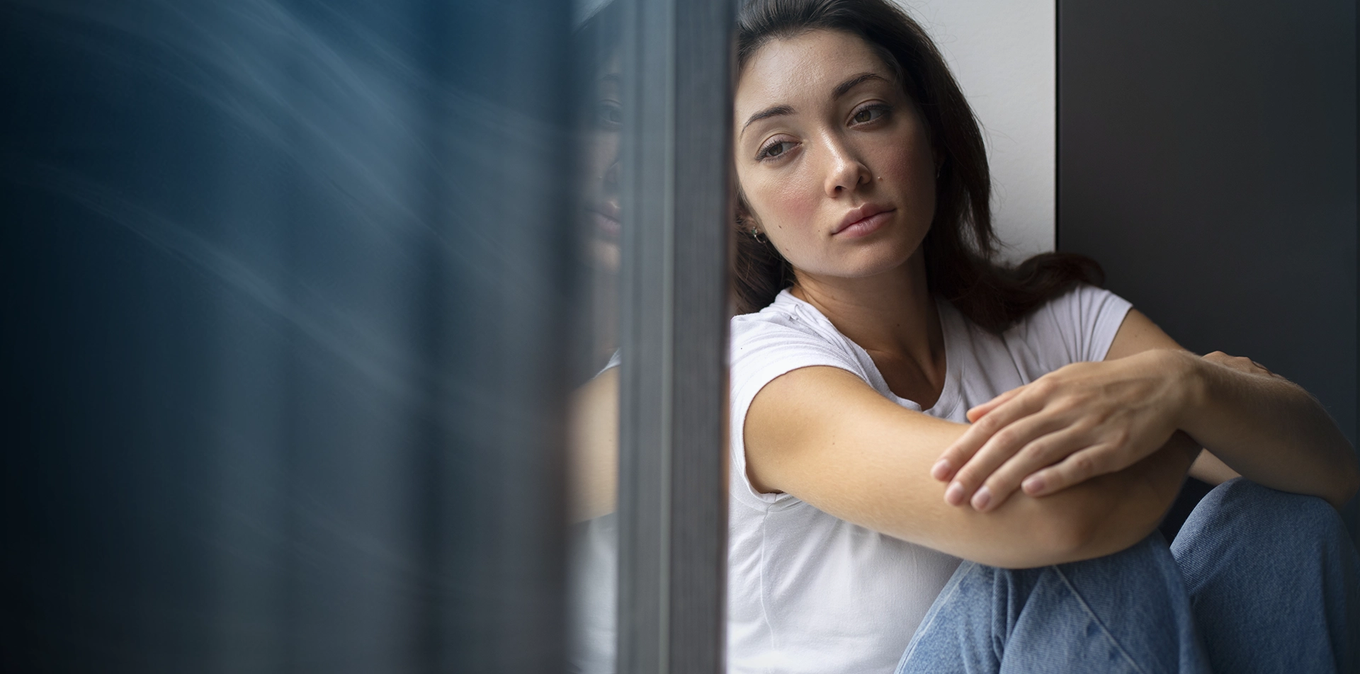 Femme traversant un moment d'anxiété